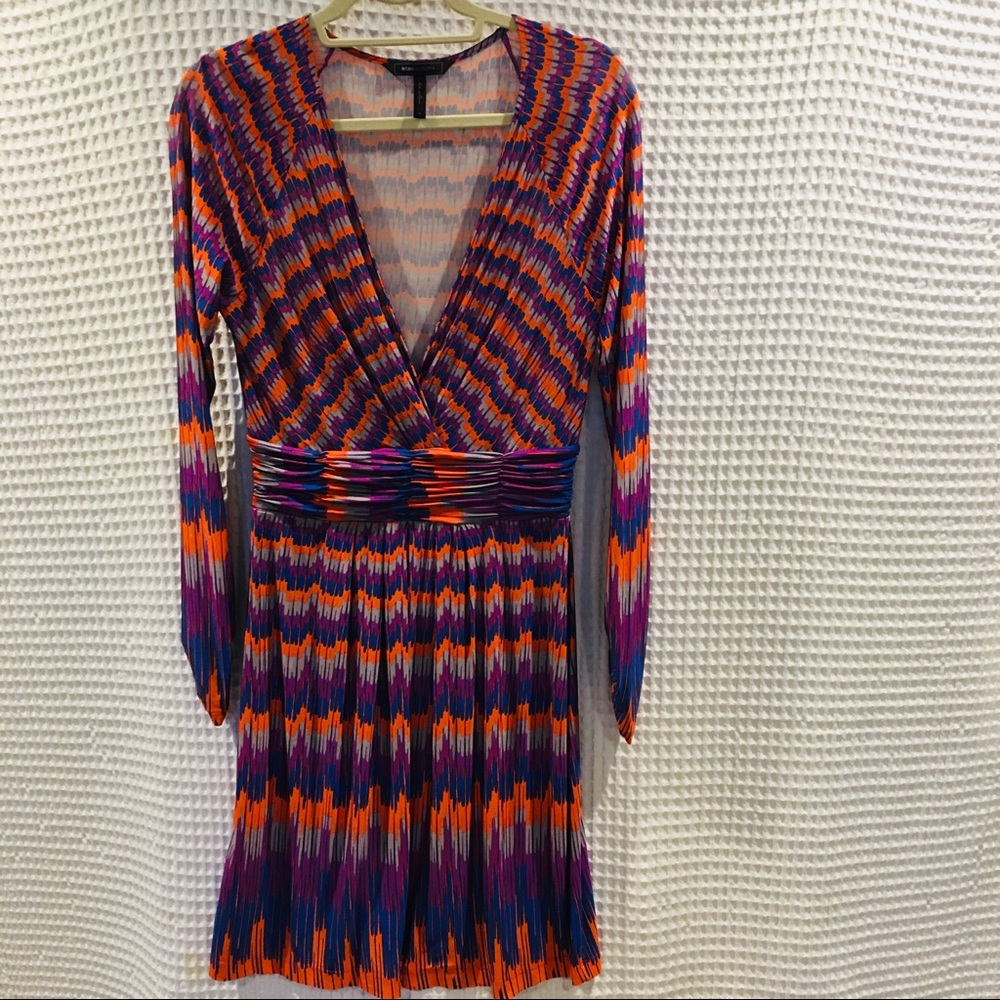 New BCBG Maxazria silky V neck dress w/waist bend